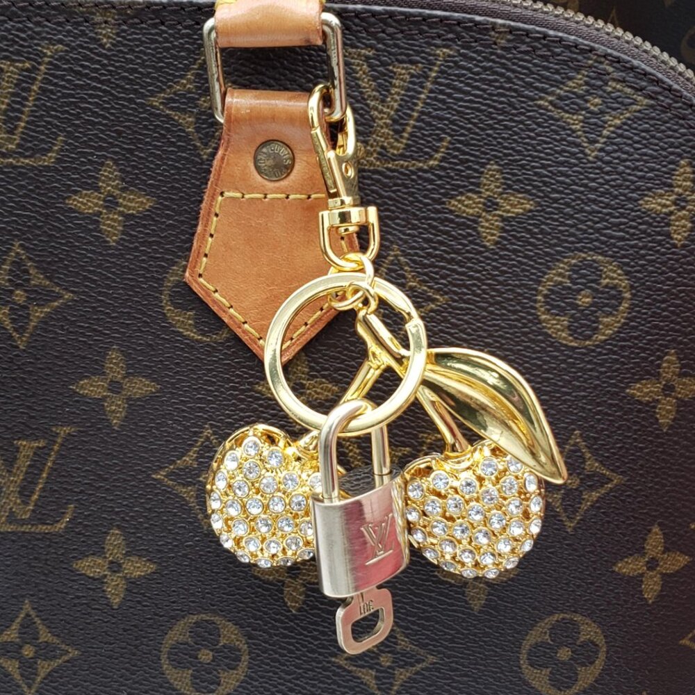 LV Authentic Gold Lock & Key 🔑 Luxury Bag Charm w/ Unbranded Keychain - Picture 6 of 8